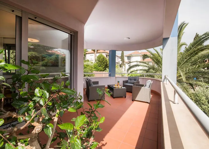 Palm Tree Superior - Specially Designed Three-room - Location Right Next To The And The Center - Beautiful Terrace Apartmán