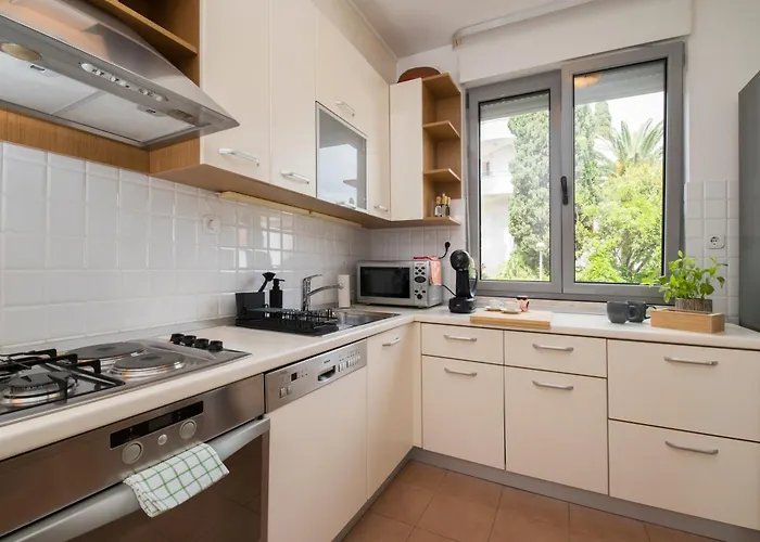 Apartmán Palm Tree Superior - Specially Designed Three-room - Location Right Next To The And The Center - Beautiful Terrace *