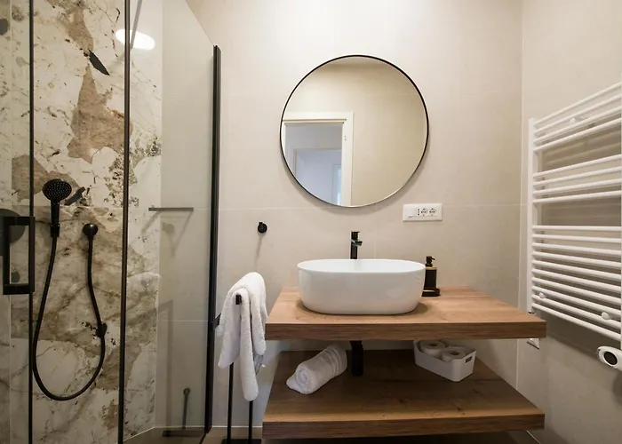 Palm Tree Superior - Specially Designed Three-room - Location Right Next To The And The Center - Beautiful Terrace Apartmán *