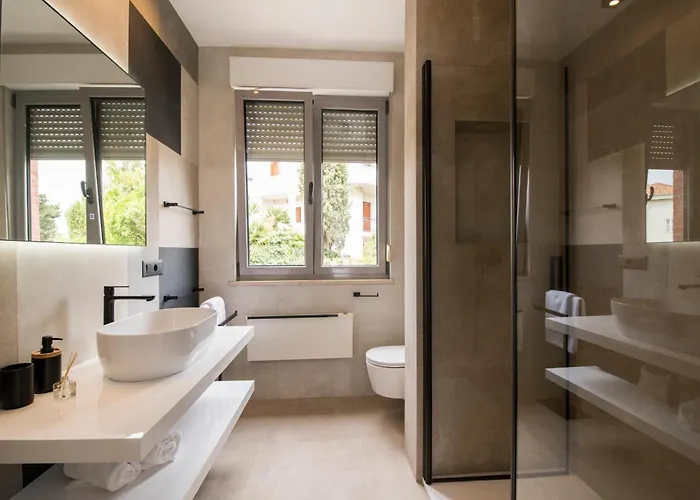 Apartmán Palm Tree Superior - Specially Designed Three-room - Location Right Next To The And The Center - Beautiful Terrace Split