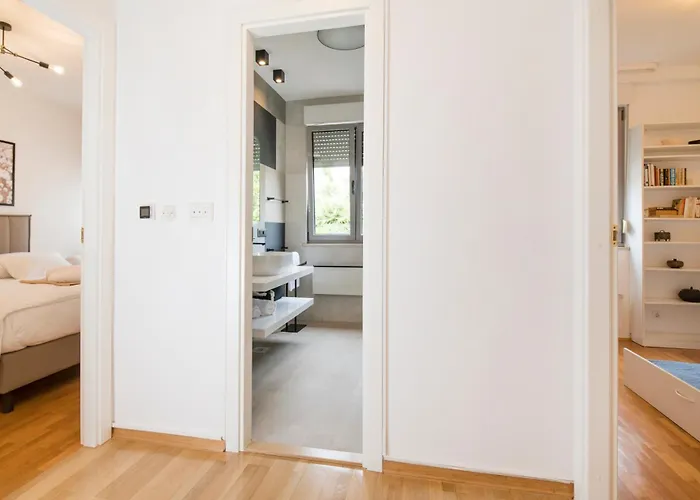 Palm Tree Superior - Specially Designed Three-room - Location Right Next To The And The Center - Beautiful Terrace Apartmán