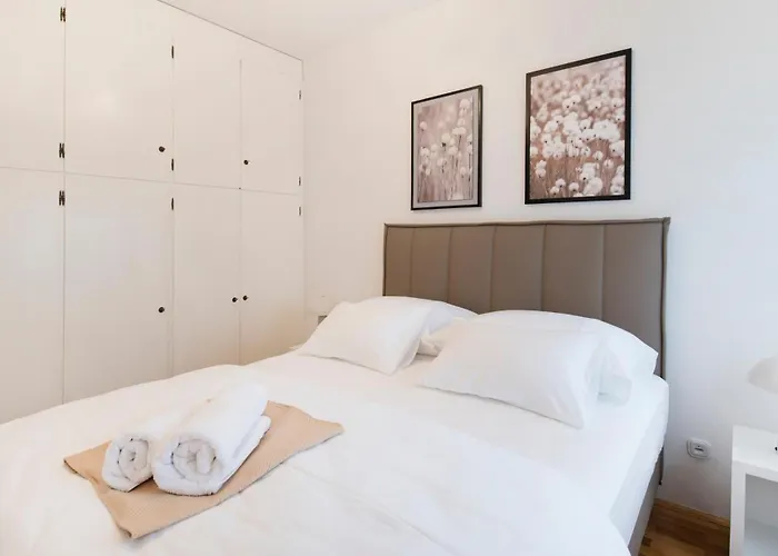 Palm Tree Superior - Specially Designed Three-room - Location Right Next To The And The Center - Beautiful Terrace Apartmán