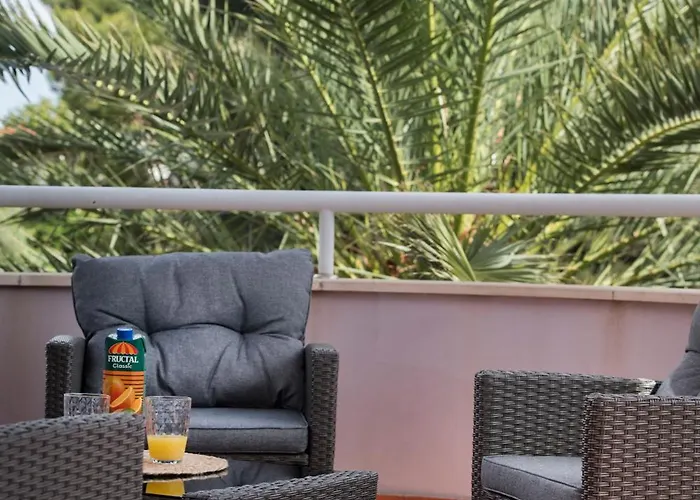 Palm Tree Superior - Specially Designed Three-room - Location Right Next To The And The Center - Beautiful Terrace Apartmán *