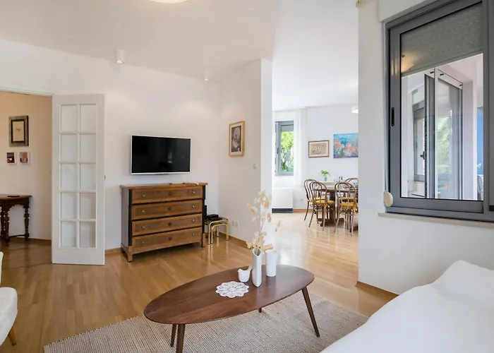 Apartmán Palm Tree Superior - Specially Designed Three-room - Location Right Next To The And The Center - Beautiful Terrace *