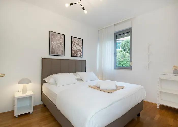 Apartmán Palm Tree Superior - Specially Designed Three-room - Location Right Next To The And The Center - Beautiful Terrace *